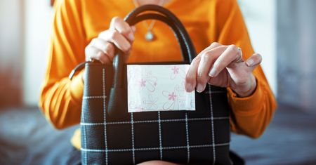 Ubóstwo menstruacyjne. Szkocja jest pierwszym krajem z darmowymi produktami higienicznymi