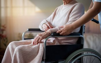 Drobne naprawy i pomoc dla seniorów. Płock rusza z pilotażem programu "Złota Rączka"