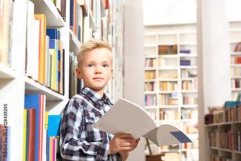 Kolejny dzień wakacji z biblioteką w Wieluniu. Dzieci wzięły udział w warsztatach profilaktycznych