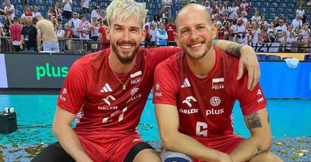 Tomasz Fornal i Bartosz Kurek zapozowali z ukochanymi na WSPÓLNYM zdjęciu. Fani nie mogli wyjść z podziwu: "Pary PREZYDENCKIE"