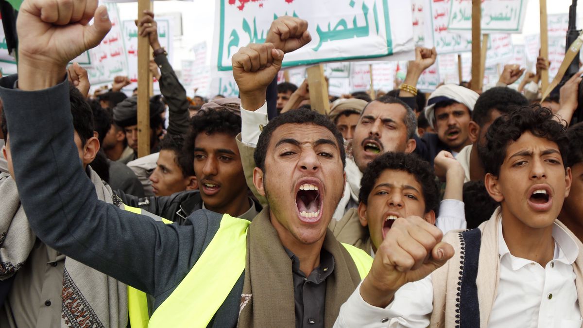 SANA'A, YEMEN - MAY 2: Yemenis chant slogans during a mass protest held against the US airstrikes that killed civilians in the country, including the African refugees, and in solidarity with the people in the Gaza Strip on May 2, 2025 in Sana'a, Yemen. The US has continued an airstrike campaign known as "Operation Rough Rider," targeting Yemen's Iran-backed Houthi rebel group, following negotiations between the Trump administration and Tehran over Iran's nuclear program. (Photo by Mohammed Hamoud/Getty Images)
