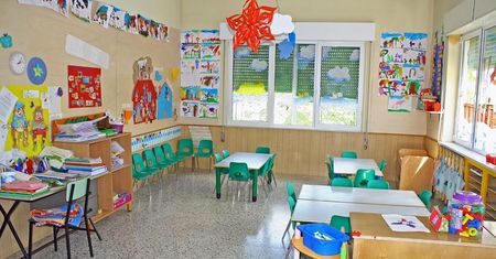 Nie przyjęli dziecka samotnej matki do przedszkola. Wymagali podpisu ojca, który się nad nią znęcał