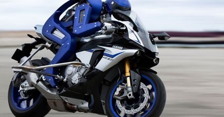 Robot na wielbłądzie i na motocyklu? Mało! Czekam na walki robotycznych gladiatorów