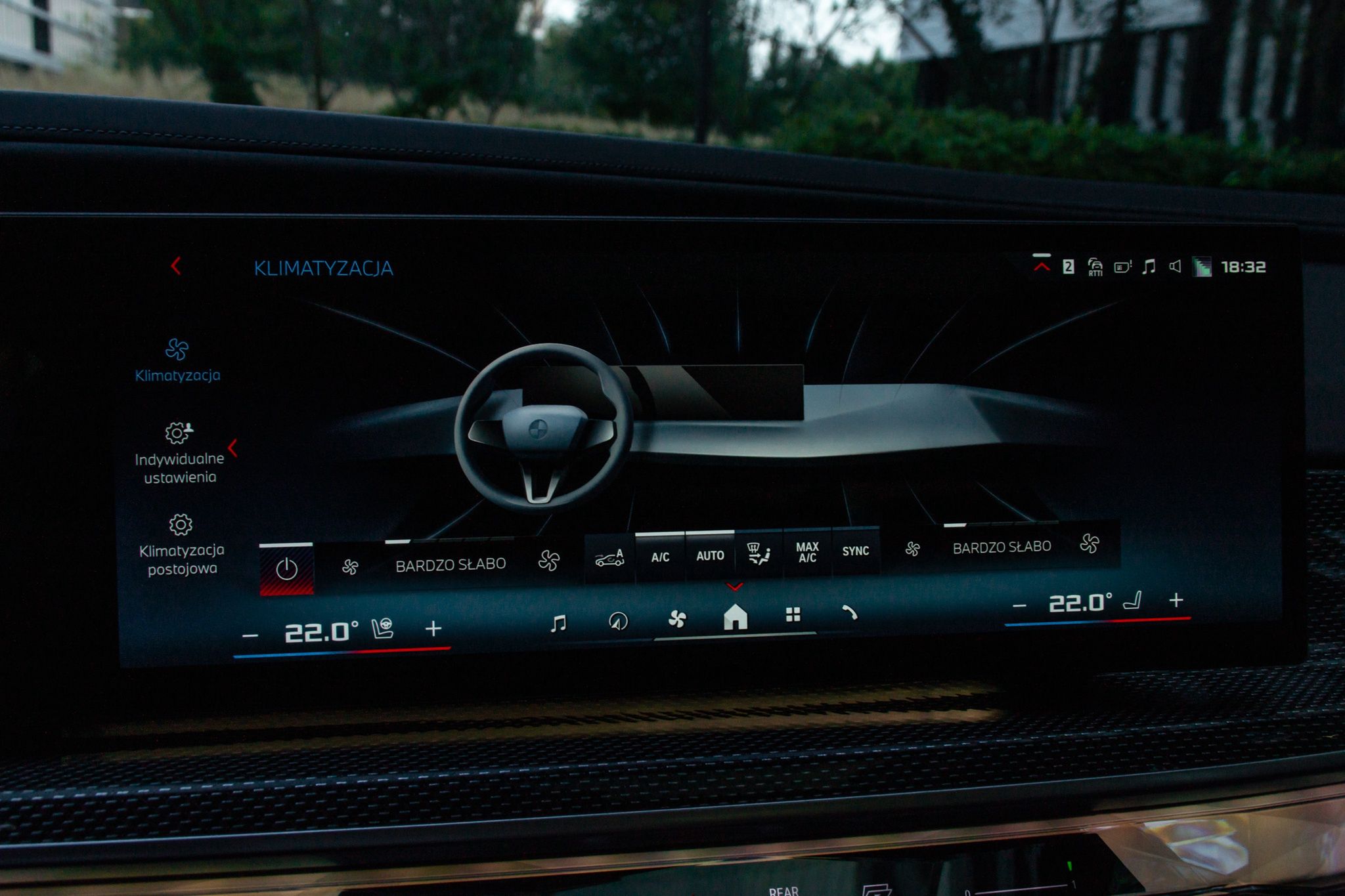 BMW i7 M70