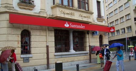 Miliardowa transakcja na akcjach giganta. Santander tnie udziały
