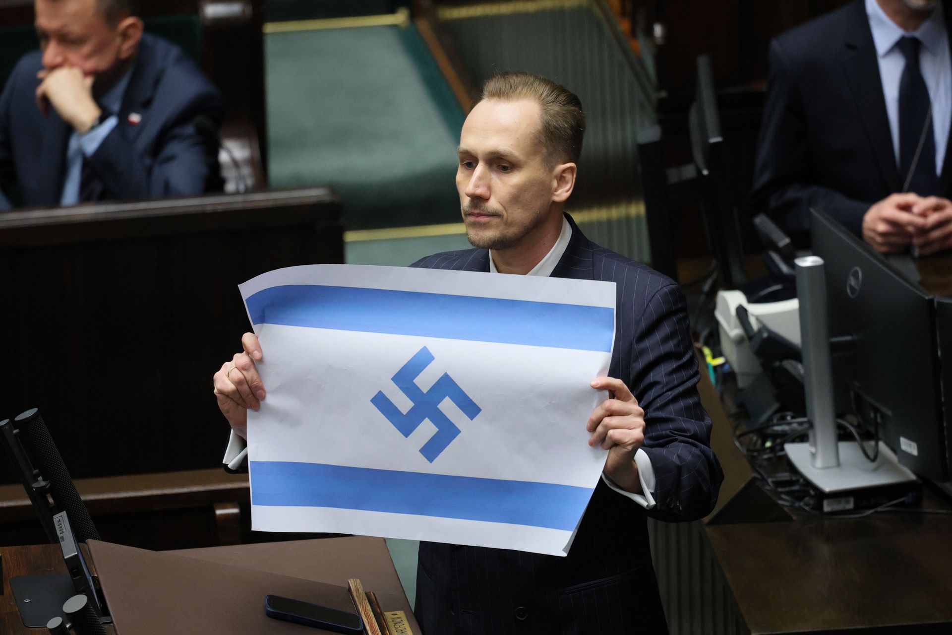 Czarzasty reaguje na incydent w Sejmie. "Skandaliczne zachowanie posła"