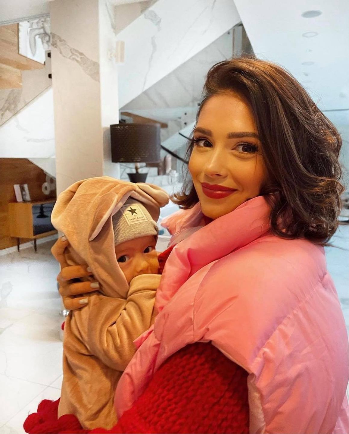 Klaudia Halejcio świętuje fakt, że 4 miesiące temu została mamą