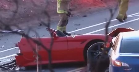 USA. Ferrari rozpadło się na pół. Siła uderzenia była ogromna