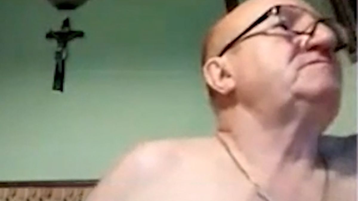 Radny PiS Klemens Jakubowski rozebrał się w trakcie posiedzenia