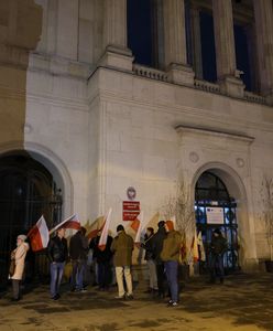 Spali w nocy w ministerstwie. "Nie pojedziemy stąd"