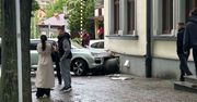 Samochód uderzył w kamienicę w centrum Rzeszowa