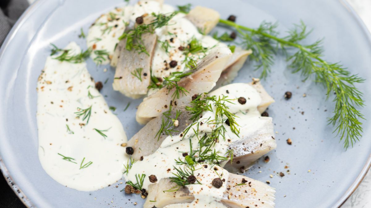 Śledzie w sosie makowym to nietypowe połączenie na Wigilię