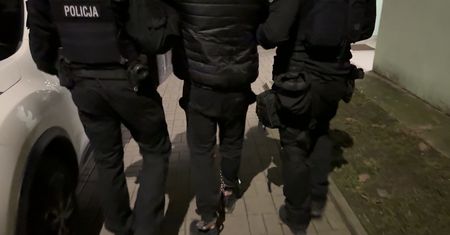 Rozbita siatka handlu ludźmi w Łódzkiem. Ofiary werbowane "metodą loverboya"
