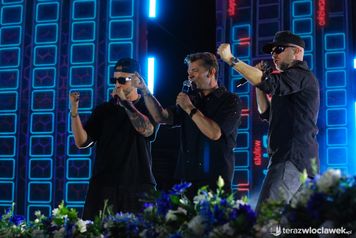 Tysiące osób pod sceną w Iłowie. Skolim, Boys, Weekend, Zenek oraz wielu innych pożegnali lato [FOTO]