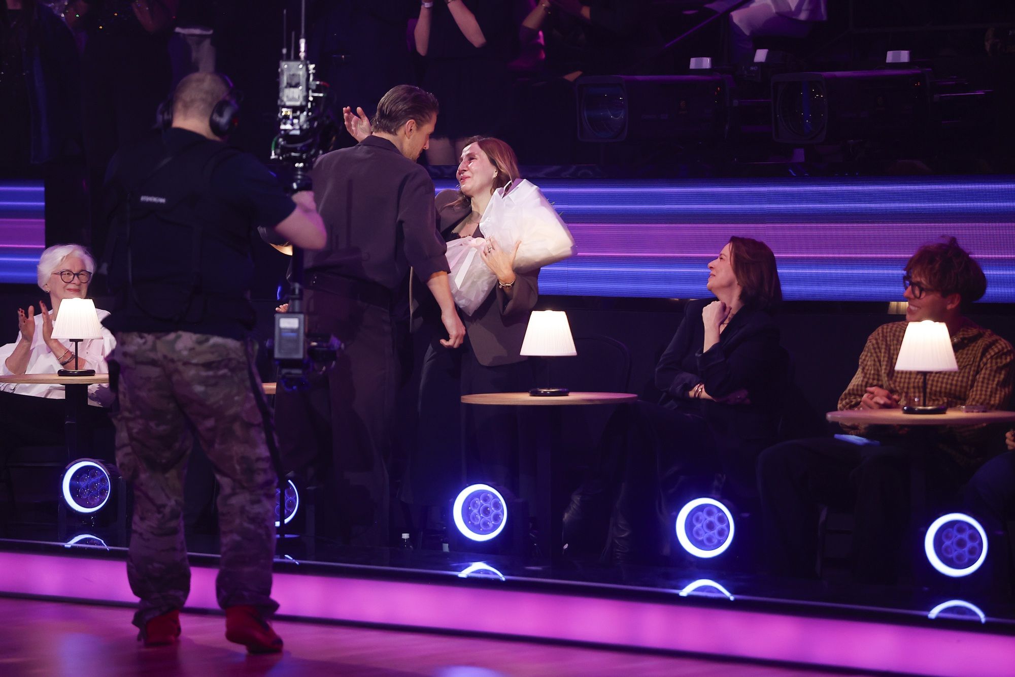 Sebastian Fabijański z mamą