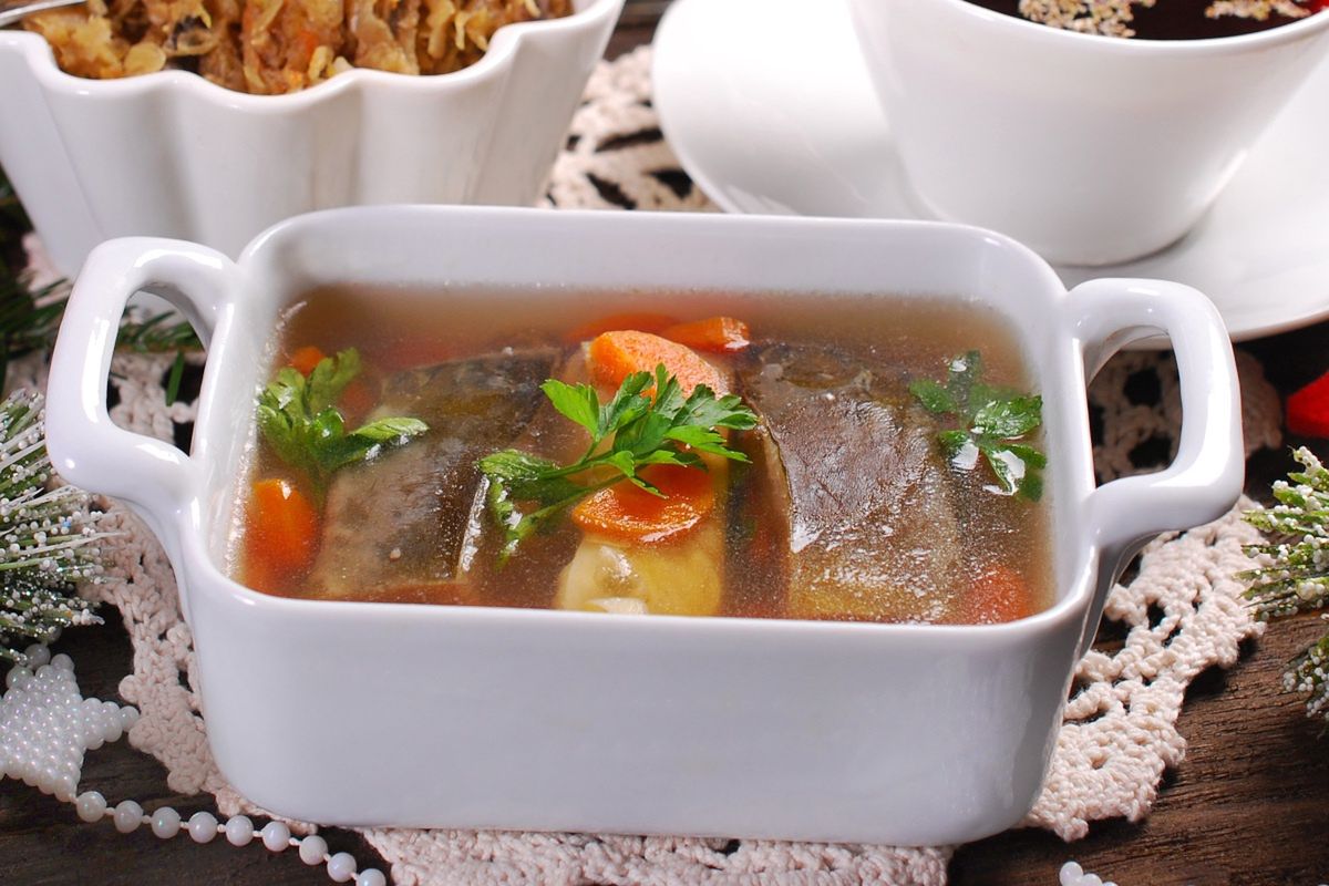Karp w galarecie na wigilijnym stole
