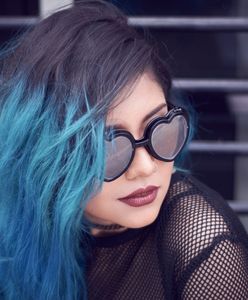 Niebieskie włosy to hit! Jak pofarbować pasma w domu na ten trendy kolor?