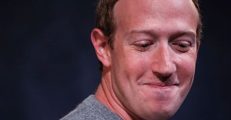 Badali dezinformację na Facebooku. Serwis w odpowiedzi usunął ich prywatne konta