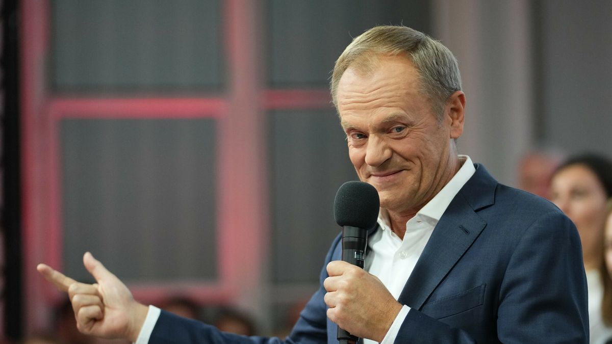 Przed nowym rządem pozostają do dokończenia po przednikach liczne sprawy. Jedną z nich jest dopięcie umowy społecznej z górnikami. Na zdj. przewodniczący PO Donald Tusk