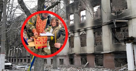 Wojna w Ukrainie. Zdecydowali się na ślub, zamiast sukni panna młoda miała mundur