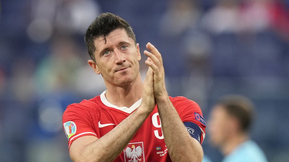 Robert Lewandowski też dziękuję kibicom. 