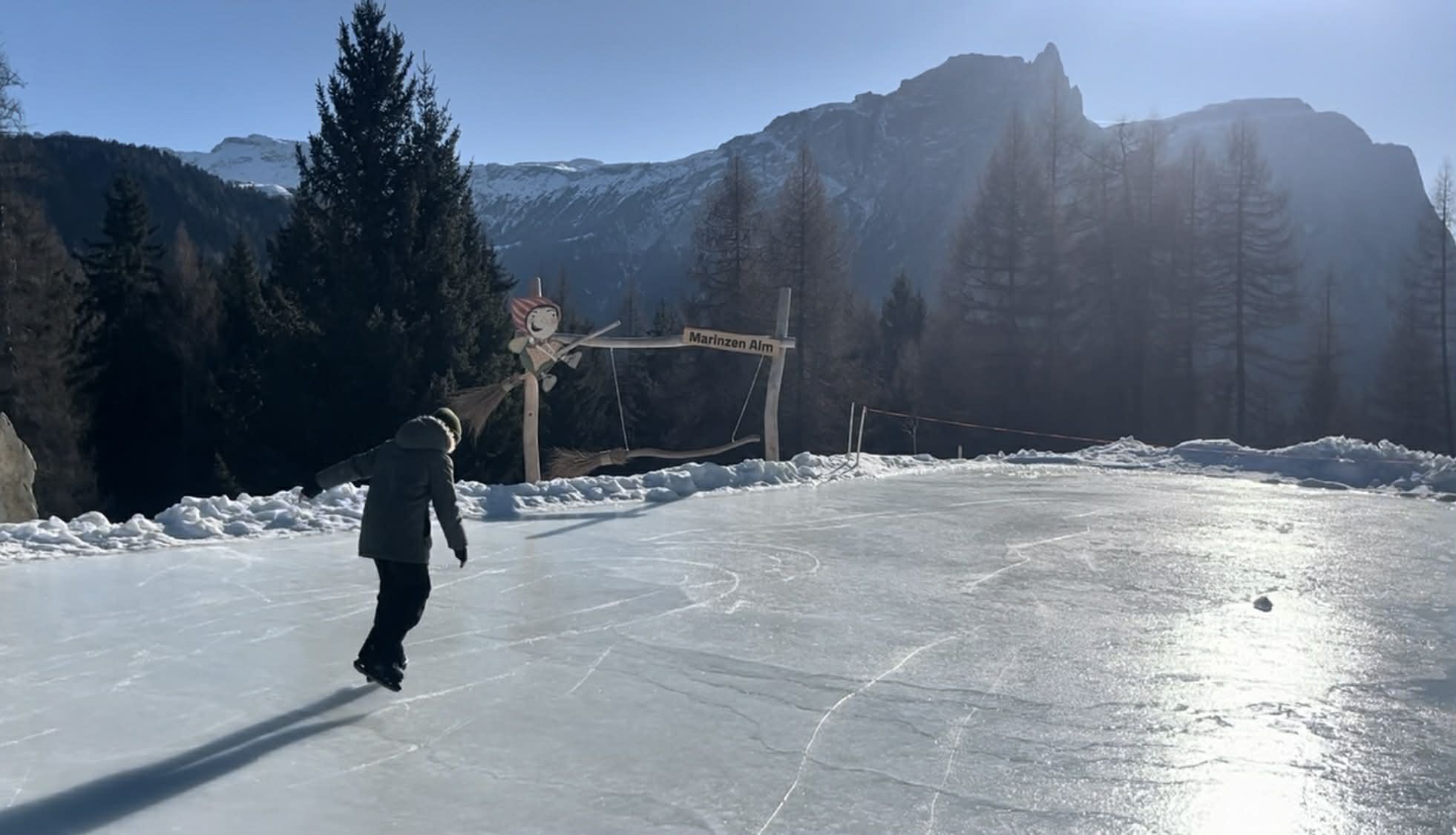 Lodowisko z widokiem przy Alpin Marinzen