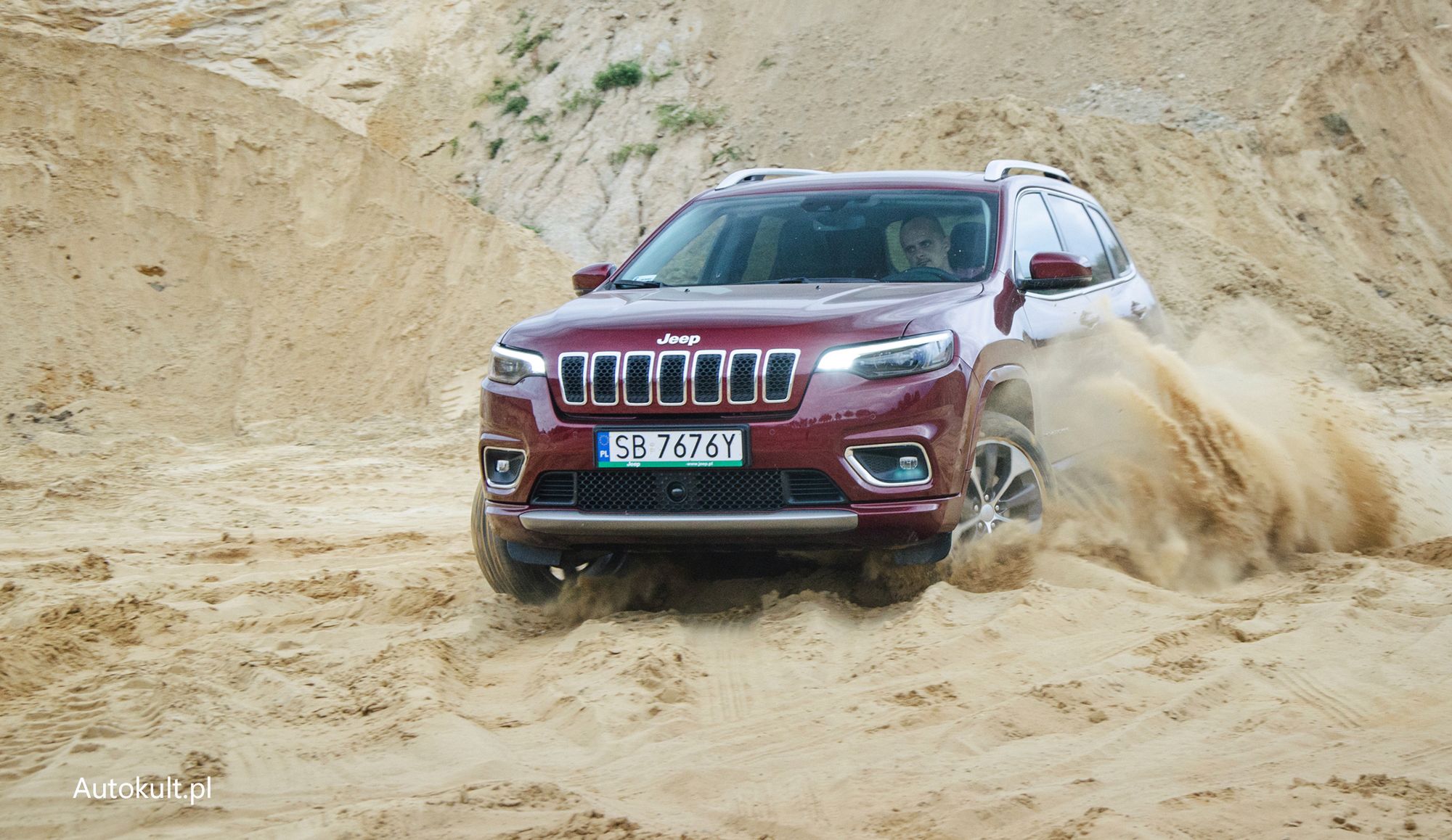 Wcale nie. Do tego Jeep Cherokee nie jest stworzony.
