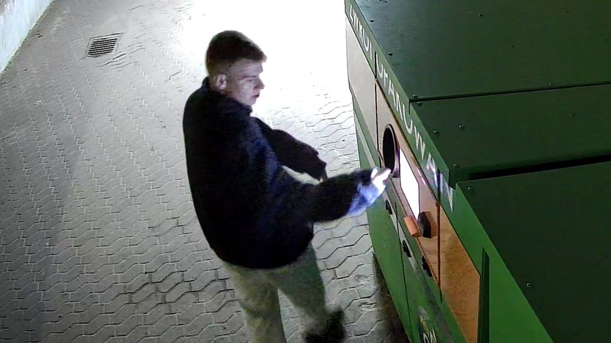 Policjanci próbują ustalić jego tożsamość.