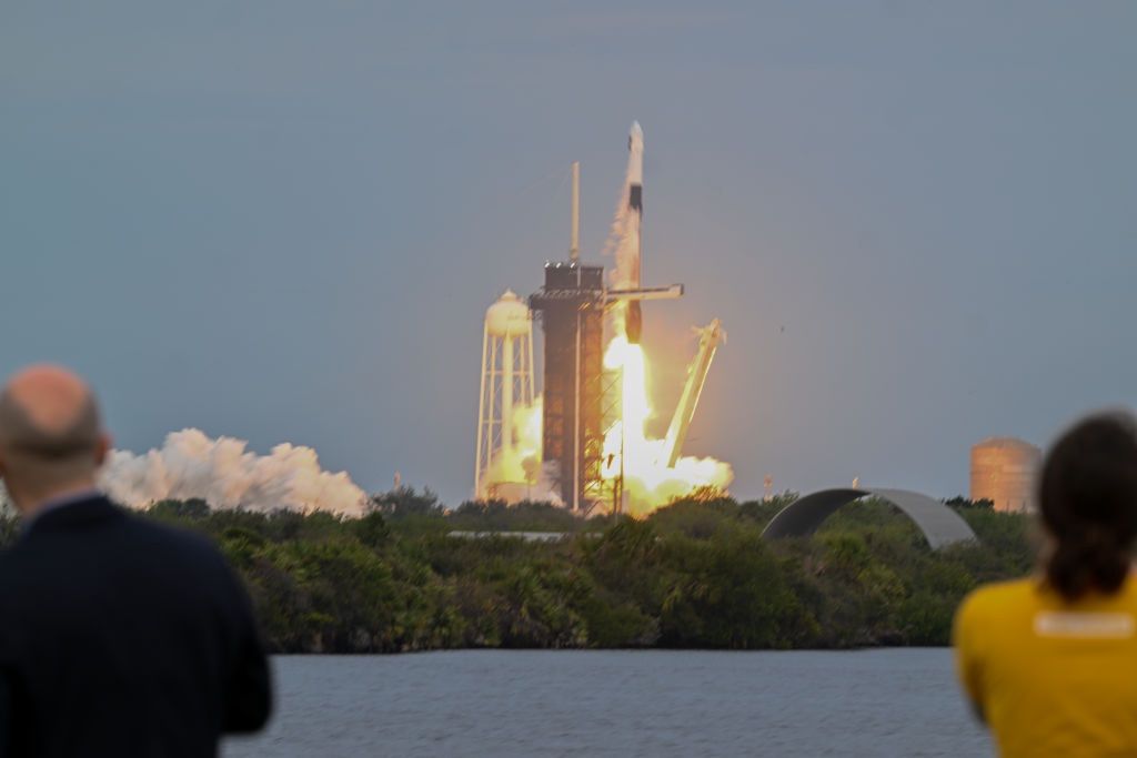 Ax-3 space mission begins journey to International Space Station
CAPE CANAVERAL, FLORIDA, UNITED STATES - JANUARY 18: SpaceX Falcon 9 topped with Crew Dragon spacecraft blasts off for International Space Station with the Axiom Mission 3 crew -Alper Gezeravci of Turkiye, Michael Lopez-Alegria of US-Spain, Walter Villadei of Italy, and Marcus Wandt of Sweden- at NASA's Kennedy Space Center, in Cape Canaveral, Florida, United States on January 18, 2024. (Photo by Tayfun Coskun/Anadolu via Getty Images)
Anadolu
ax3 space mission, alper gezeravci, ax-3, crew dragon, falcon 9, space, space misson, spacex falcon 9