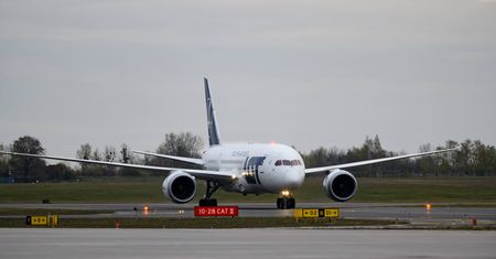 Koronawirus w Polsce. Zakaz ruchu lotniczego przedłużony
