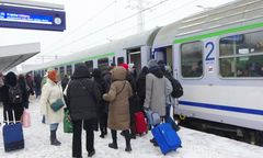 Atak zimy. Utrudnienia w transporcie kolejowym i lotniczym