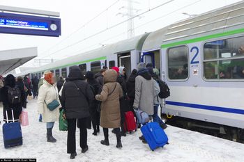 Atak zimy. Utrudnienia w transporcie kolejowym i lotniczym