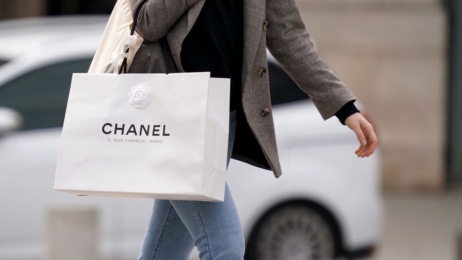 Street Style In Paris - May 11th 2020PARIS, FRANCE - MAY 11: A passerby wears a gray jacket and holds a white Chanel shopping bag, in the streets of Paris, on May 11, 2020 in Paris, France. (Photo by Edward Berthelot/Getty Images)Edward Berthelotdetail