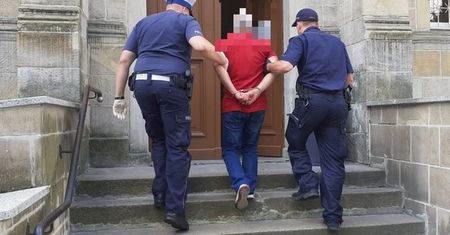 A4. Pod wpływem spowodował kolizję, próbował uciec pod prąd. Zatrzymali go kierowcy ciężarówek