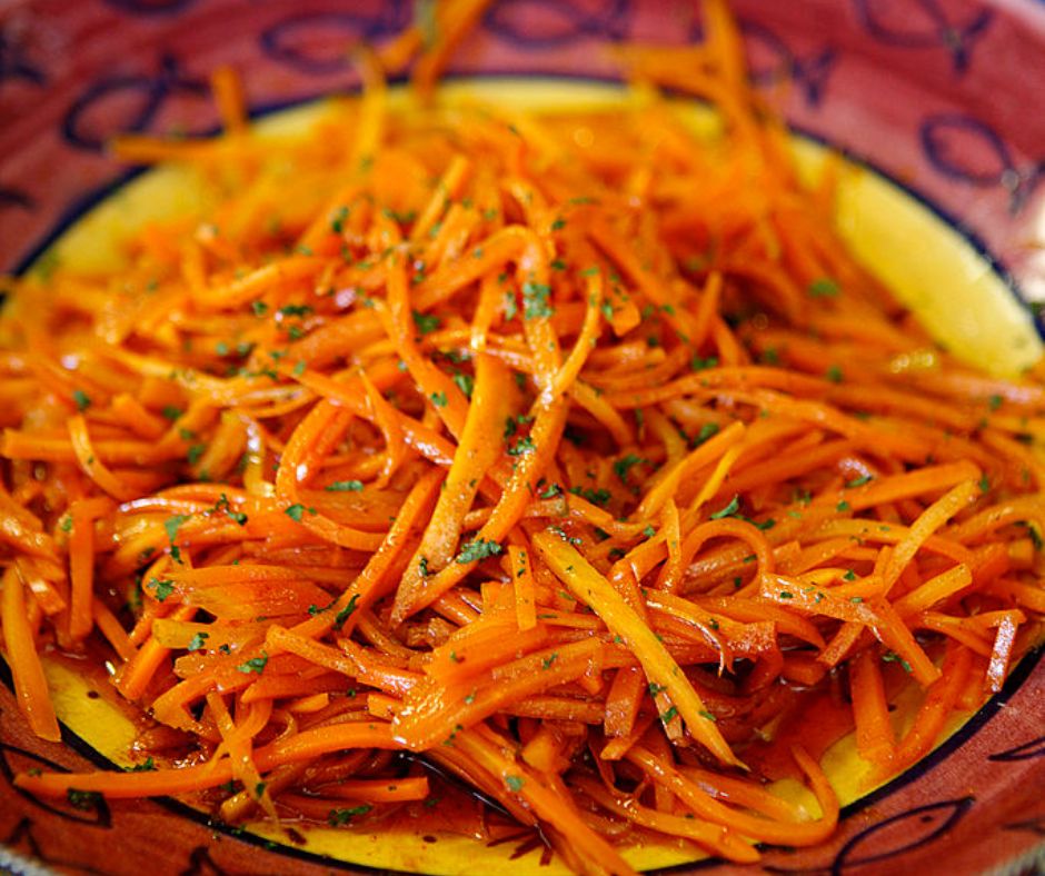 Eksplozja antyoksydantów. Ta sałatka bije rekordy popularności w sieci.