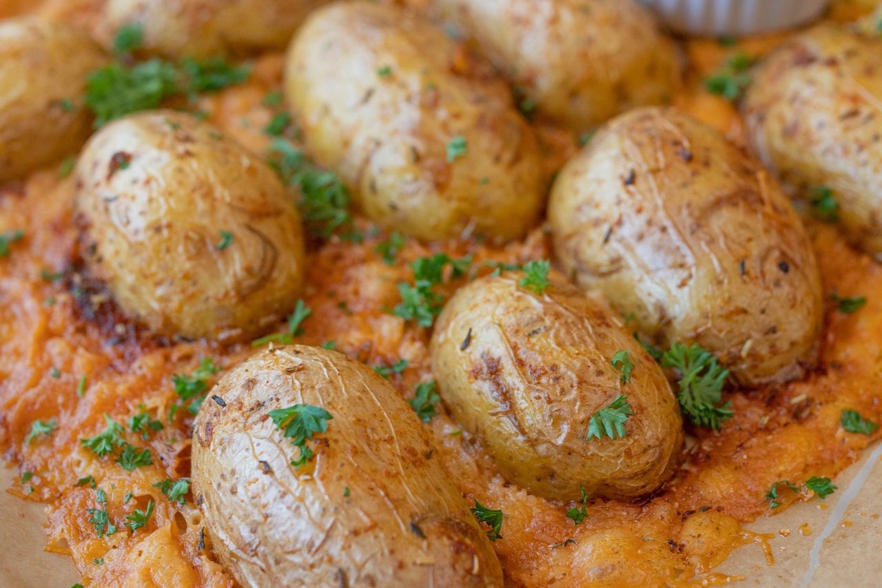 Ziemniaczki parmezanowe zamiast nudnego puree. Podaj na obiad albo na przekąski