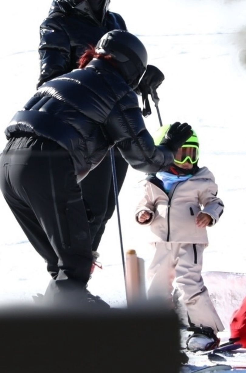 Kylie Jenner uczy Stormi jazdy na nartach podczas rodzinnego wypadu do Aspen