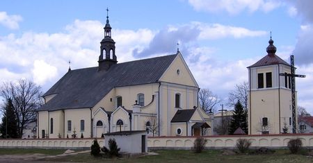 Ostrołęka. Dantejskie sceny nieopodal kościoła. Wyciągnęli broń