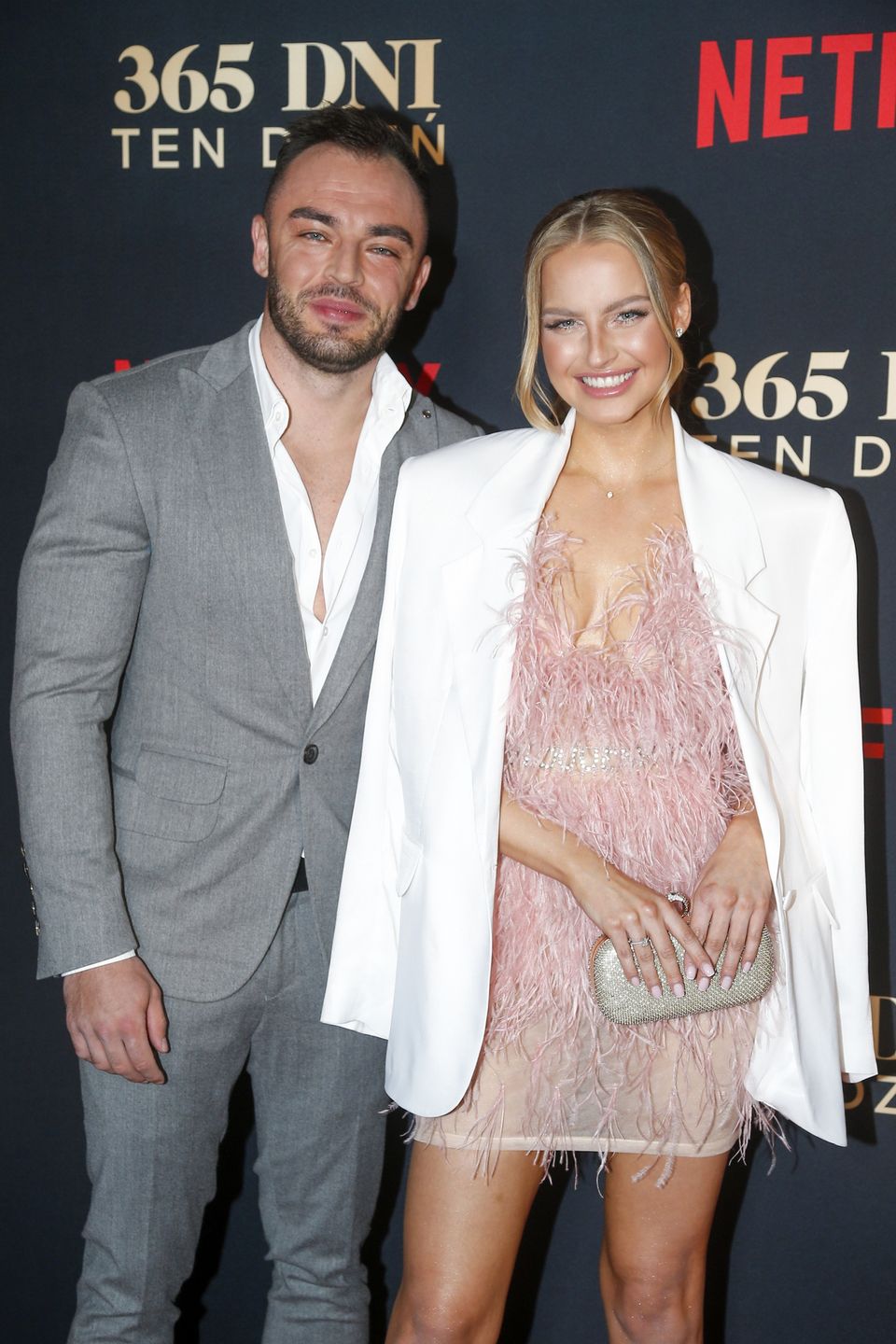 Karolina Pisarek, Roger Salla