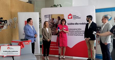 20 nowych łóżek dla rodziców trafiło do Klinicznego Oddziału Dziecięcego w Płocku!