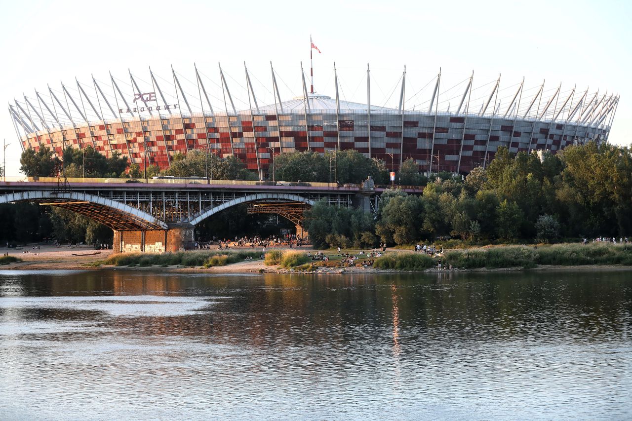 Warszawa. Mecz Polska - Anglia na Stadionie Narodowym. Utrudnienia w ruchu