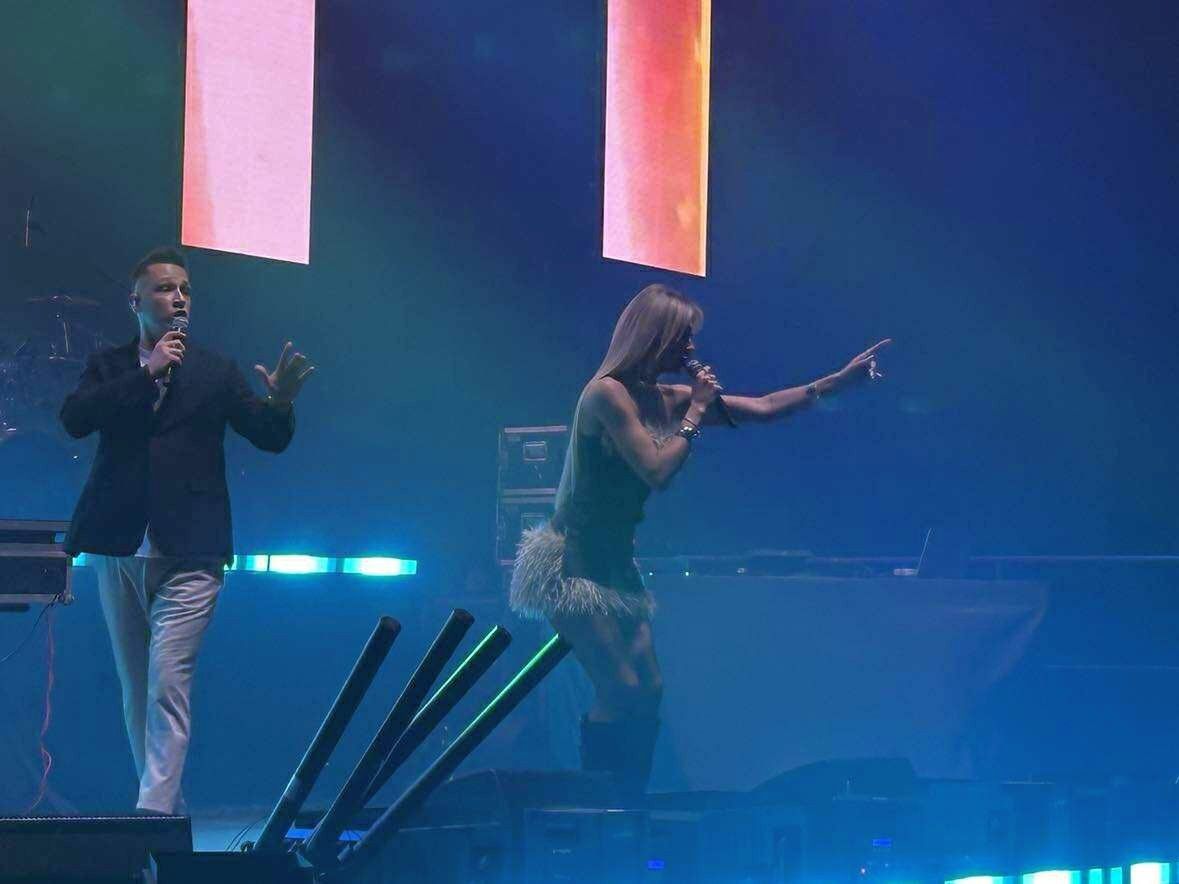 Na scenie prezentował się zespół CamaSutra.