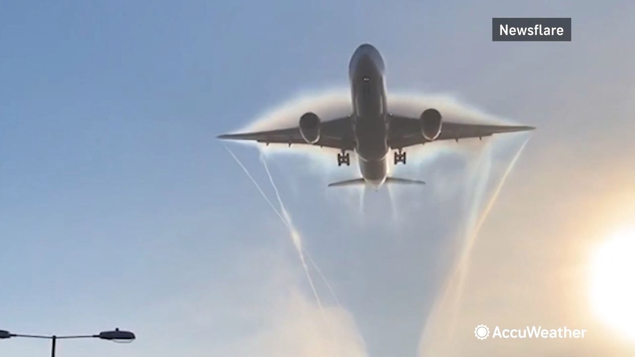 Samolot Boeing 777 podczas lądowania w Londynie. Nagranie świadka stało się hitem w sieci