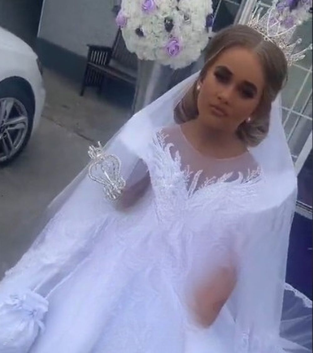 Ośmiolatka niczym panna młoda