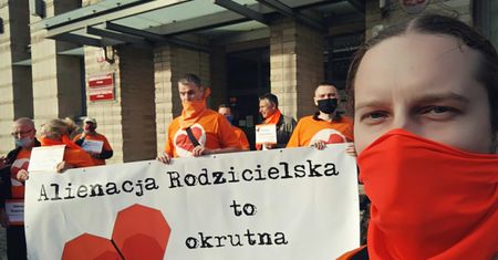 Nie widział córki od 11 lat. Alienowanych rodziców jest coraz więcej