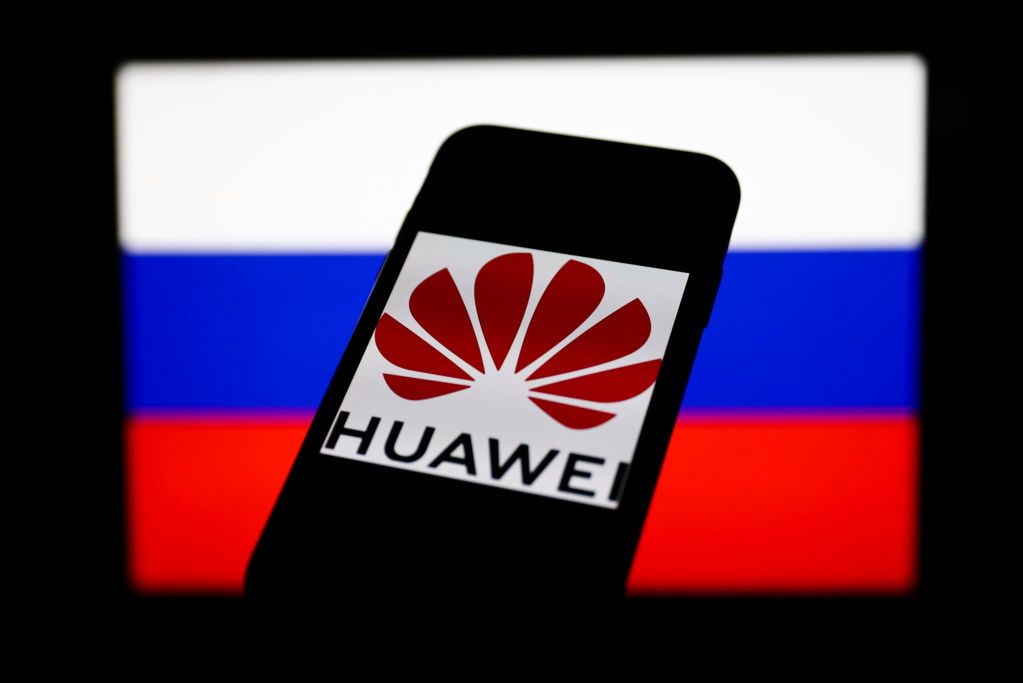 Huawei zawiesza działania w Rosji. Decyzja spowolni tamtejszy rozwój sieci 5G