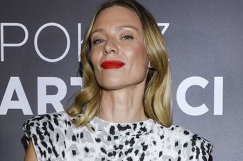 Błyszczała na balu. Sukienką wyróżniła się z tłumu