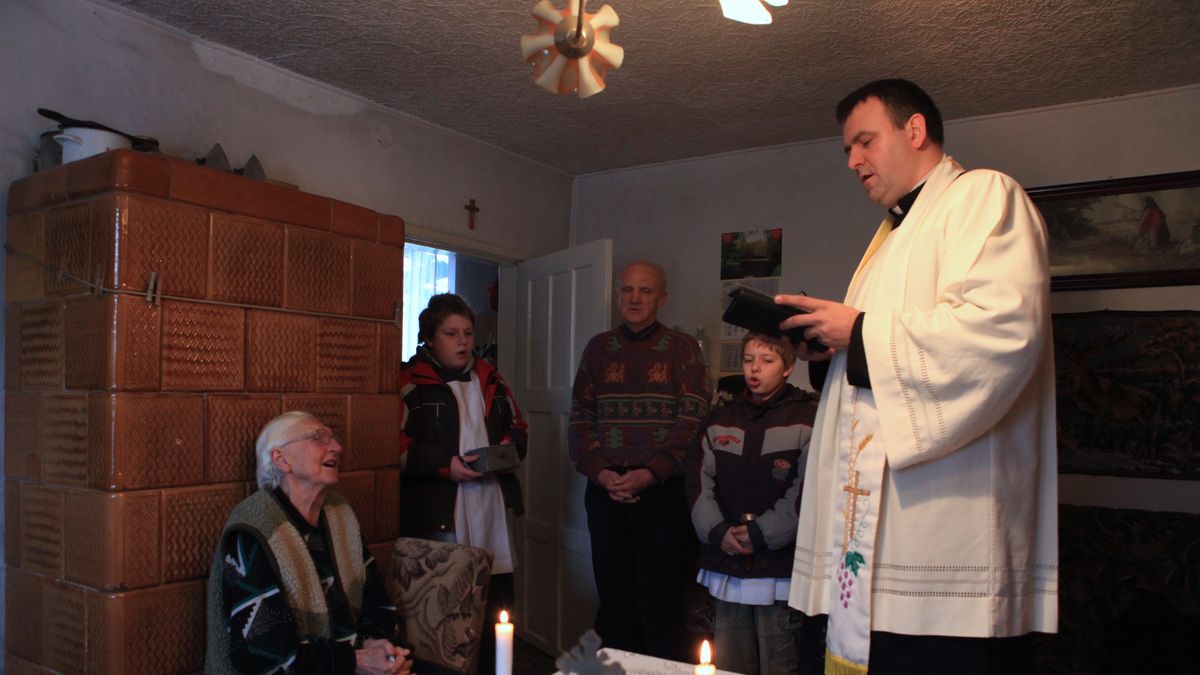 Kolęda w czasie pandemii. Trzeba mieć maseczkę w domu?