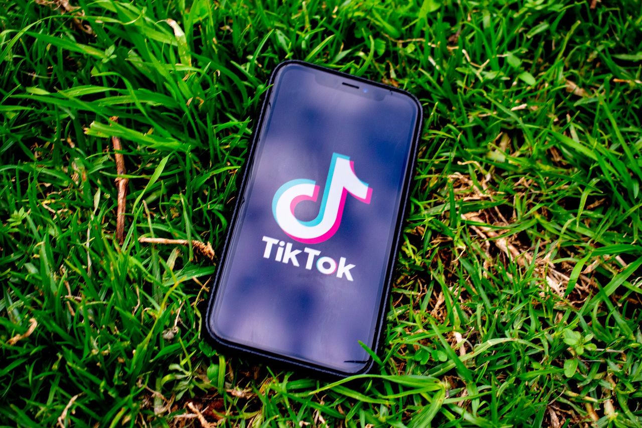 TikTok może zniknąć ze sklepów Apple i Google. Jest "zagrożeniem" dla USA