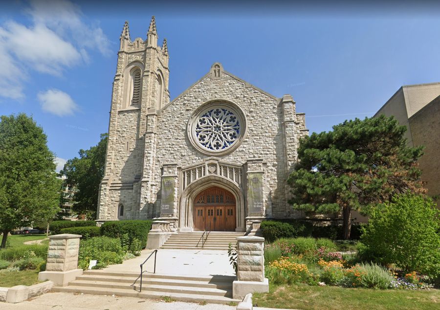 "Post od białości". Woke kościół w Chicago "kończy na chwilę" z muzyką stworzoną przez "białych ludzi"